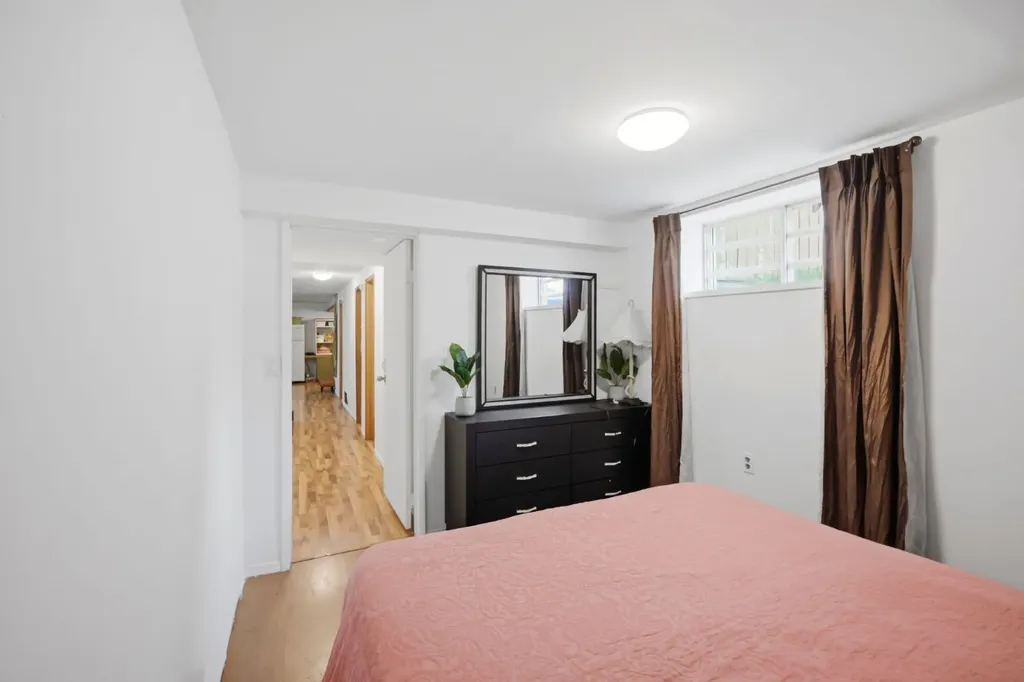 6907 4 Avenue NE Calgary AB T2A 6M1