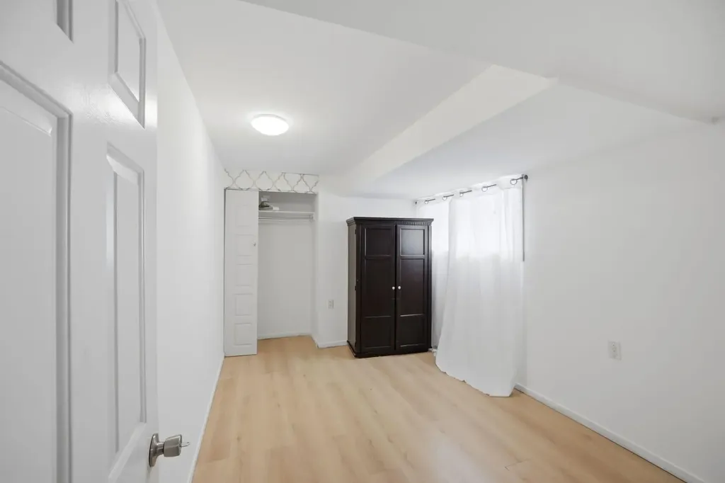 6907 4 Avenue NE Calgary AB T2A 6M1