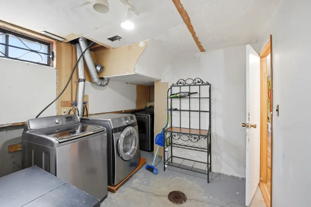 6907 4 Avenue NE Calgary AB T2A 6M1