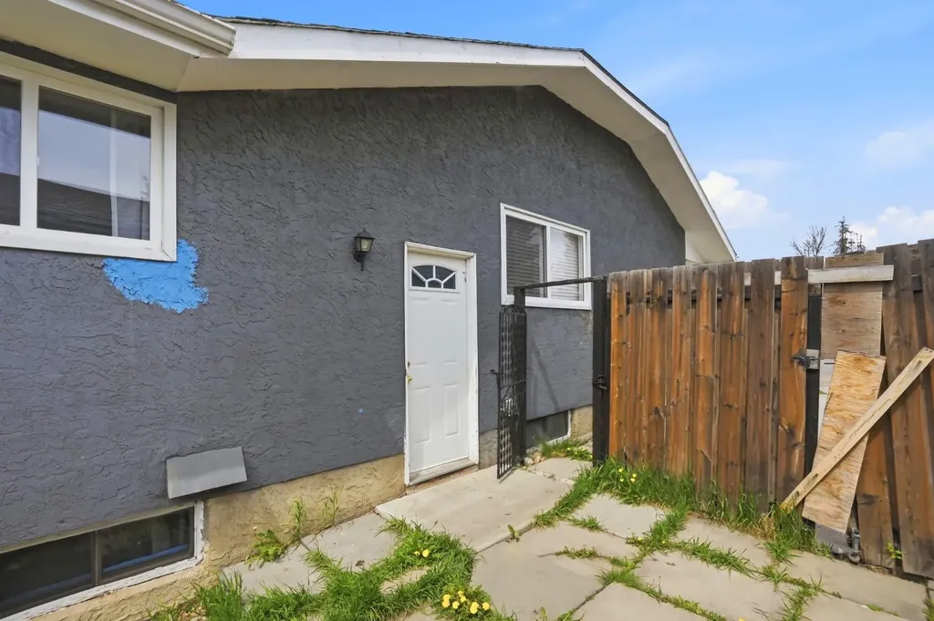 6907 4 Avenue NE Calgary AB T2A 6M1