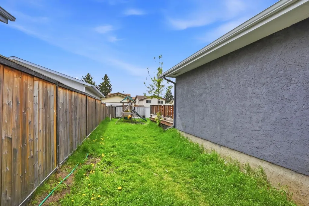 6907 4 Avenue NE Calgary AB T2A 6M1