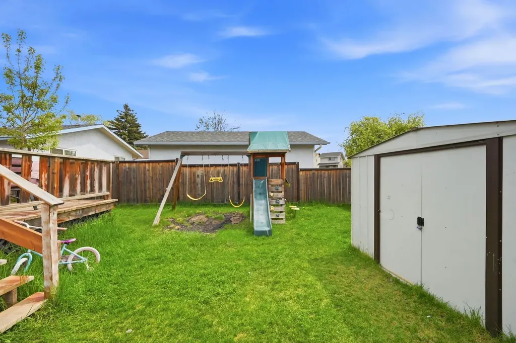 6907 4 Avenue NE Calgary AB T2A 6M1