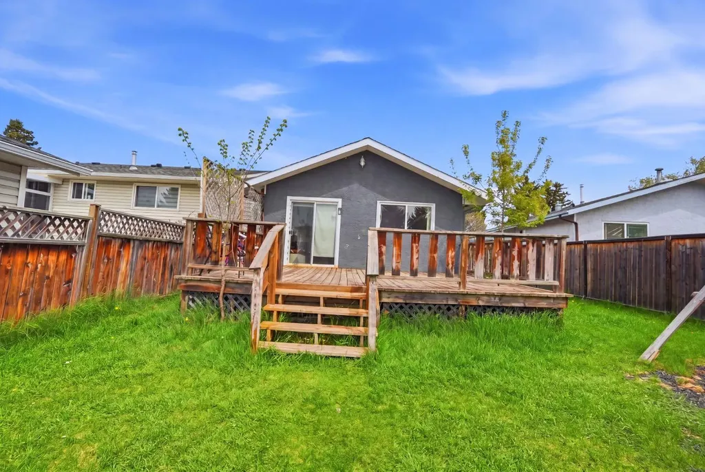 6907 4 Avenue NE Calgary AB T2A 6M1