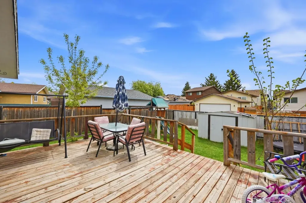 6907 4 Avenue NE Calgary AB T2A 6M1