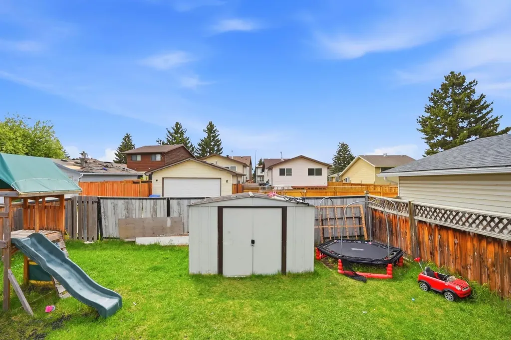 6907 4 Avenue NE Calgary AB T2A 6M1