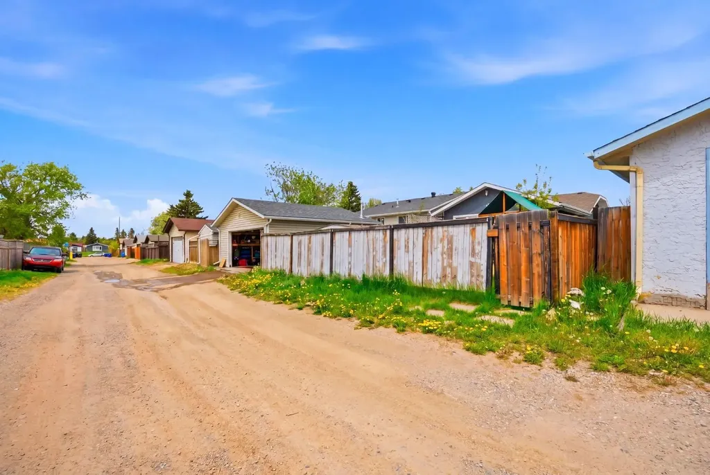 6907 4 Avenue NE Calgary AB T2A 6M1