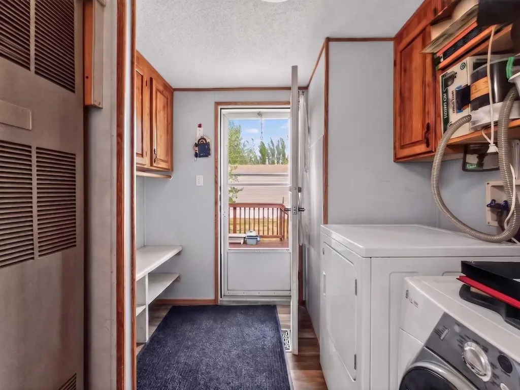 10521 102a Street La Crete AB T0H2H0