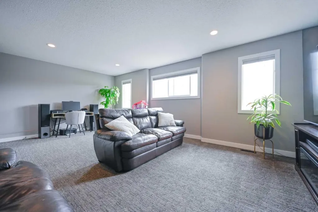 11334 62 Avenue Grande Prairie AB T8W0L3