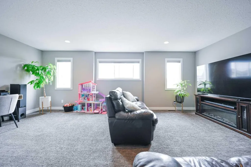 11334 62 Avenue Grande Prairie AB T8W0L3