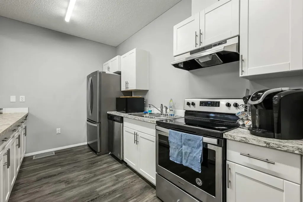 6220 17 Avenue SE Calgary AB T2A 0W6