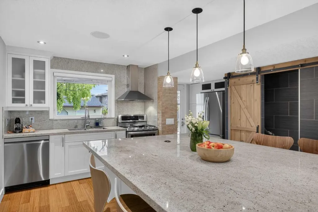 2232 26a Street SW Calgary AB T3E 2C3