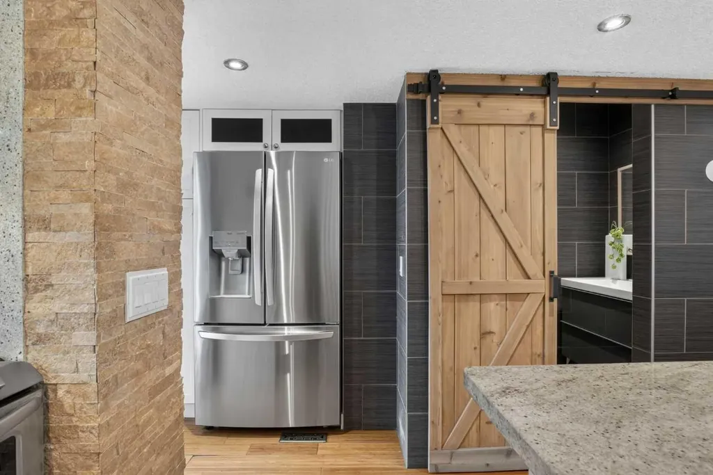 2232 26a Street SW Calgary AB T3E 2C3