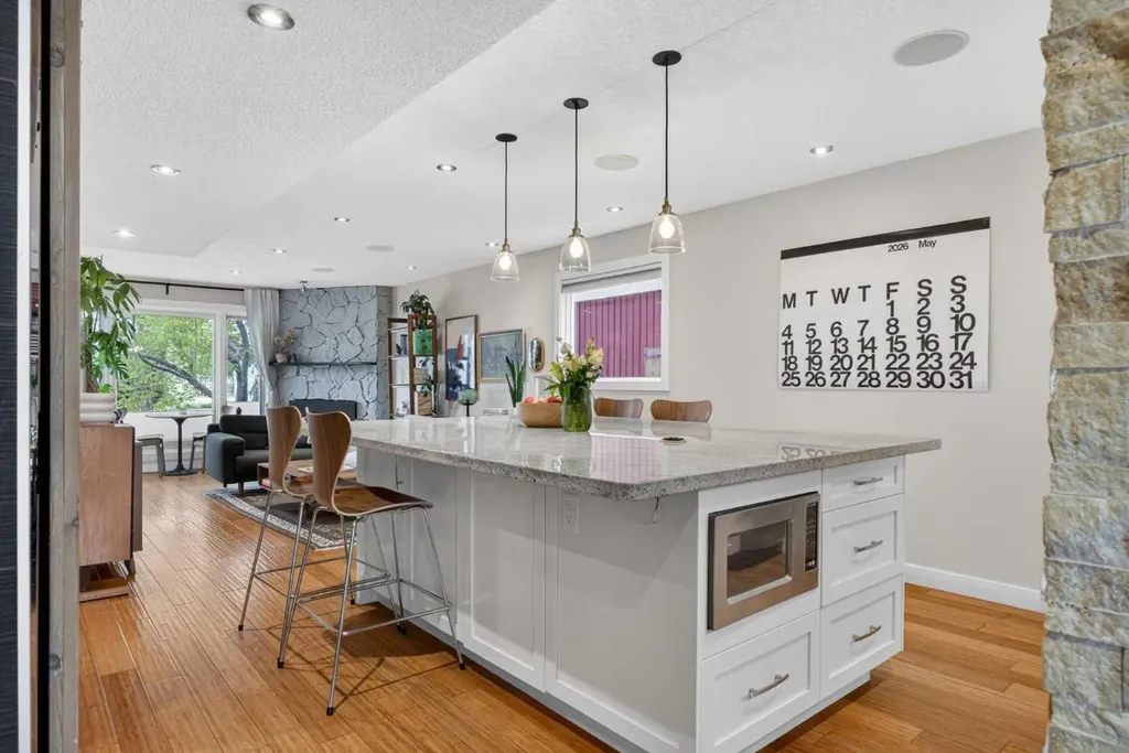 2232 26a Street SW Calgary AB T3E 2C3