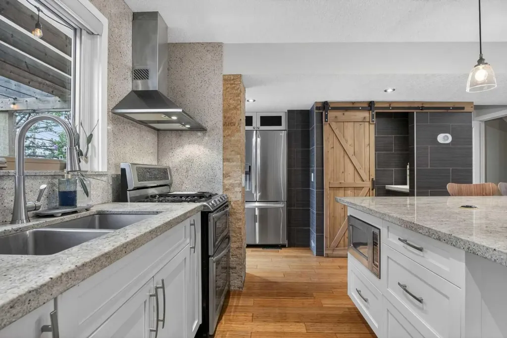 2232 26a Street SW Calgary AB T3E 2C3