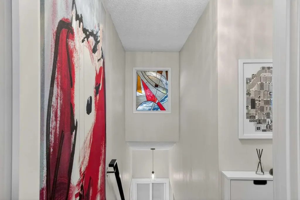 2232 26a Street SW Calgary AB T3E 2C3