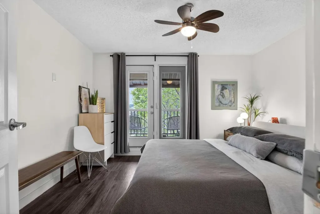 2232 26a Street SW Calgary AB T3E 2C3