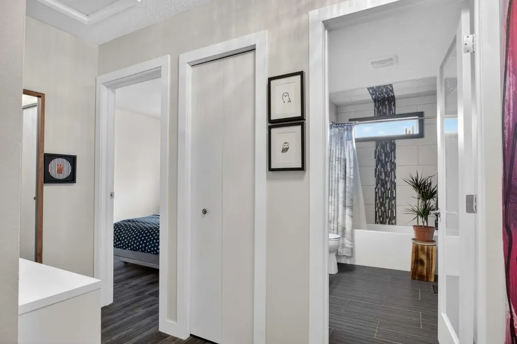 2232 26a Street SW Calgary AB T3E 2C3