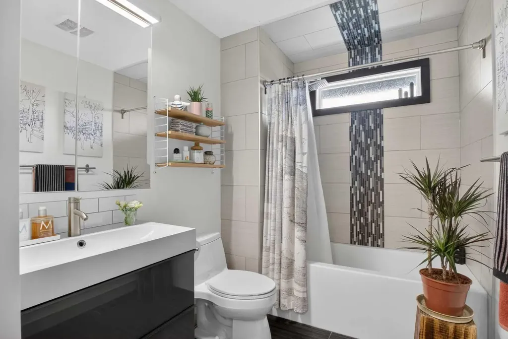 2232 26a Street SW Calgary AB T3E 2C3