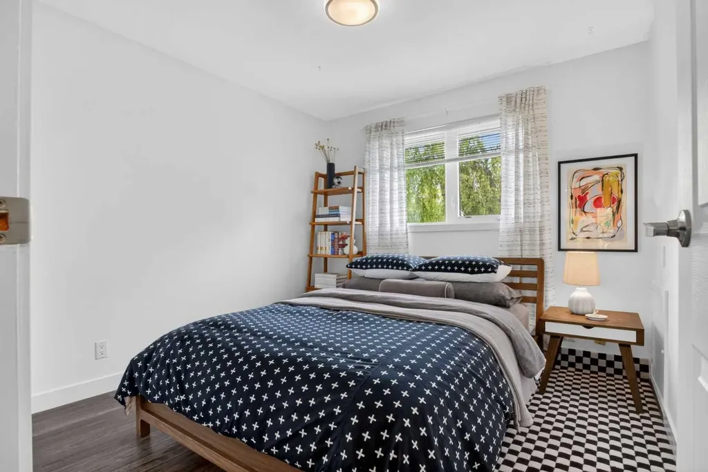 2232 26a Street SW Calgary AB T3E 2C3