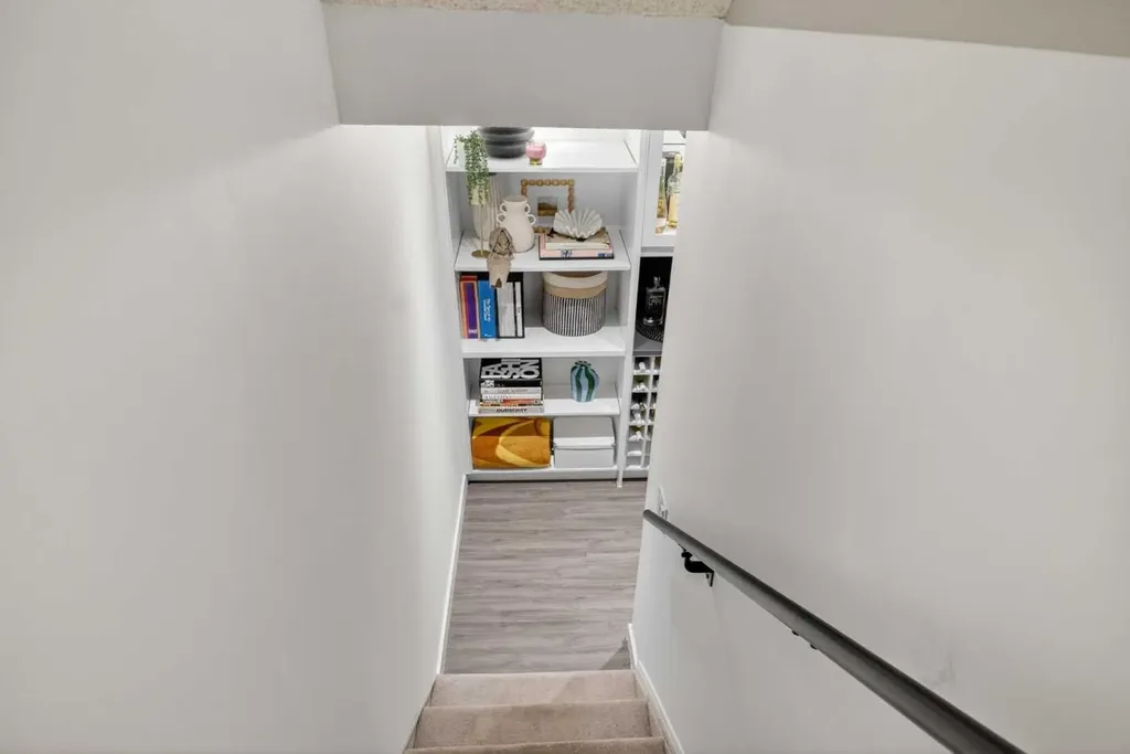 2232 26a Street SW Calgary AB T3E 2C3