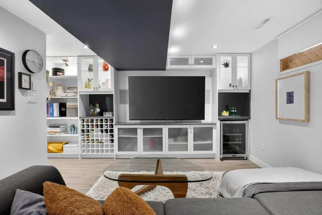 2232 26a Street SW Calgary AB T3E 2C3