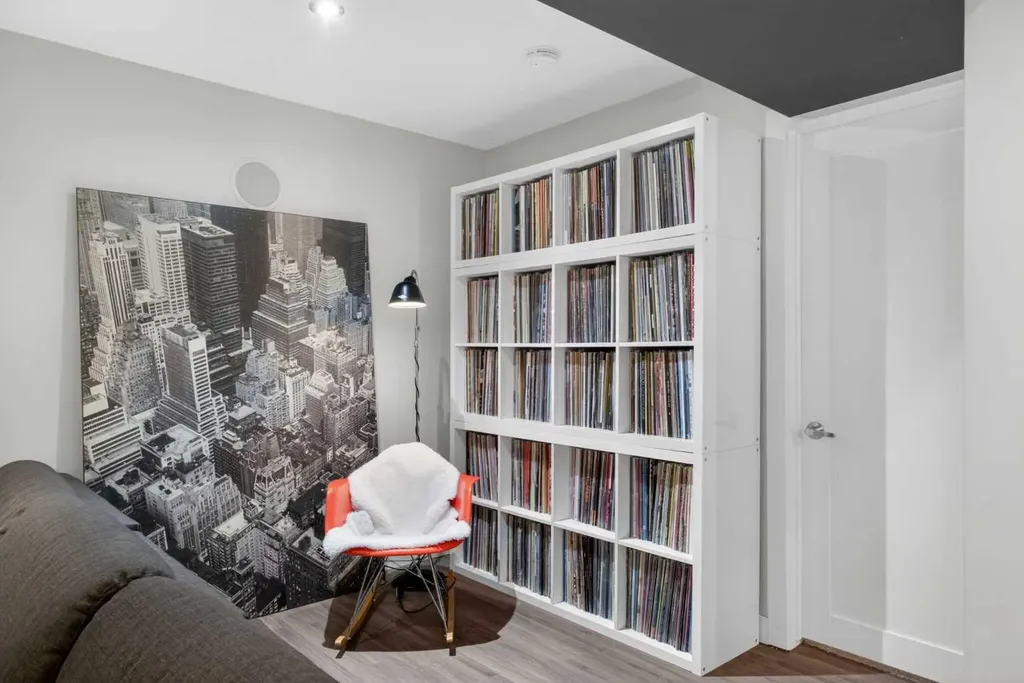 2232 26a Street SW Calgary AB T3E 2C3
