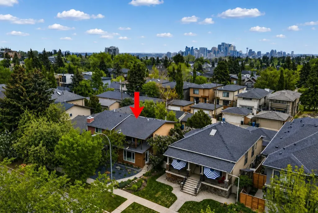 2232 26a Street SW Calgary AB T3E 2C3