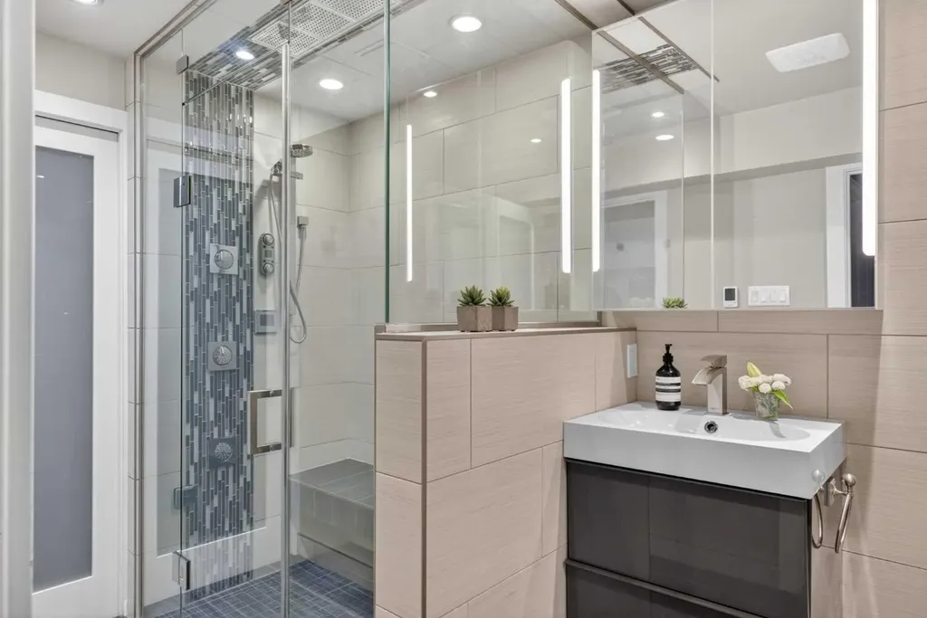 2232 26a Street SW Calgary AB T3E 2C3