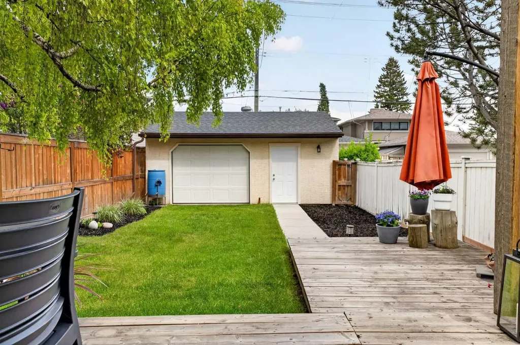2232 26a Street SW Calgary AB T3E 2C3