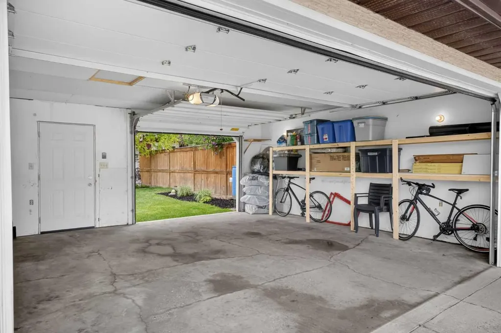 2232 26a Street SW Calgary AB T3E 2C3