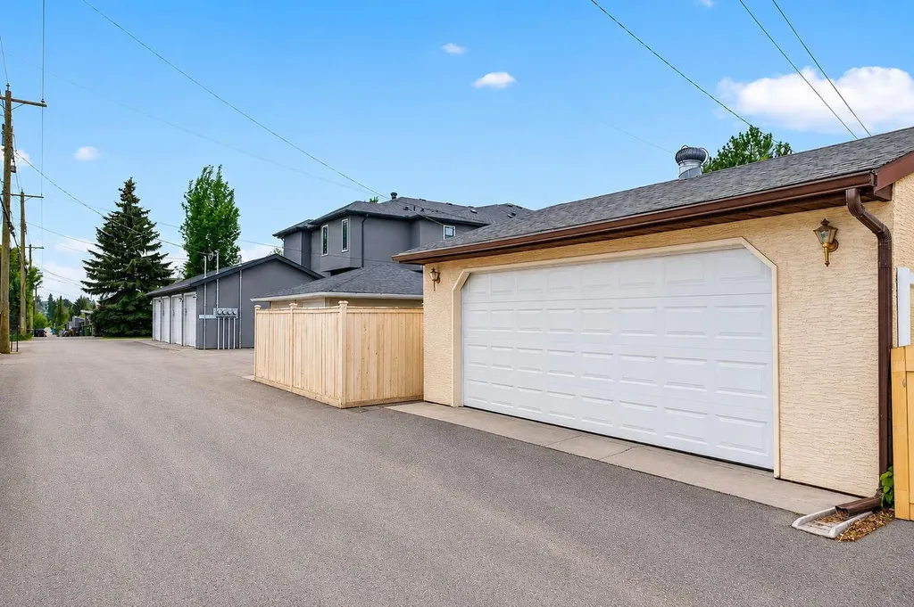 2232 26a Street SW Calgary AB T3E 2C3