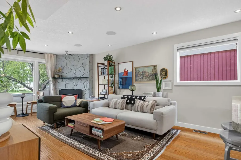 2232 26a Street SW Calgary AB T3E 2C3