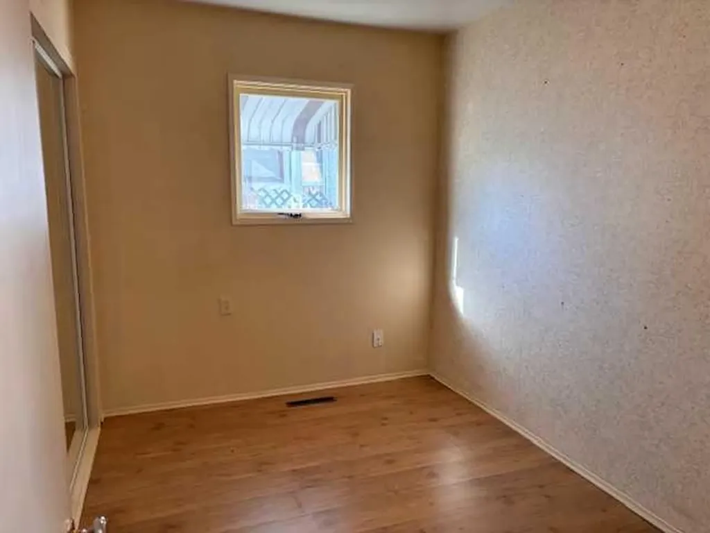 341 50 Avenue W Claresholm AB T0L0T0