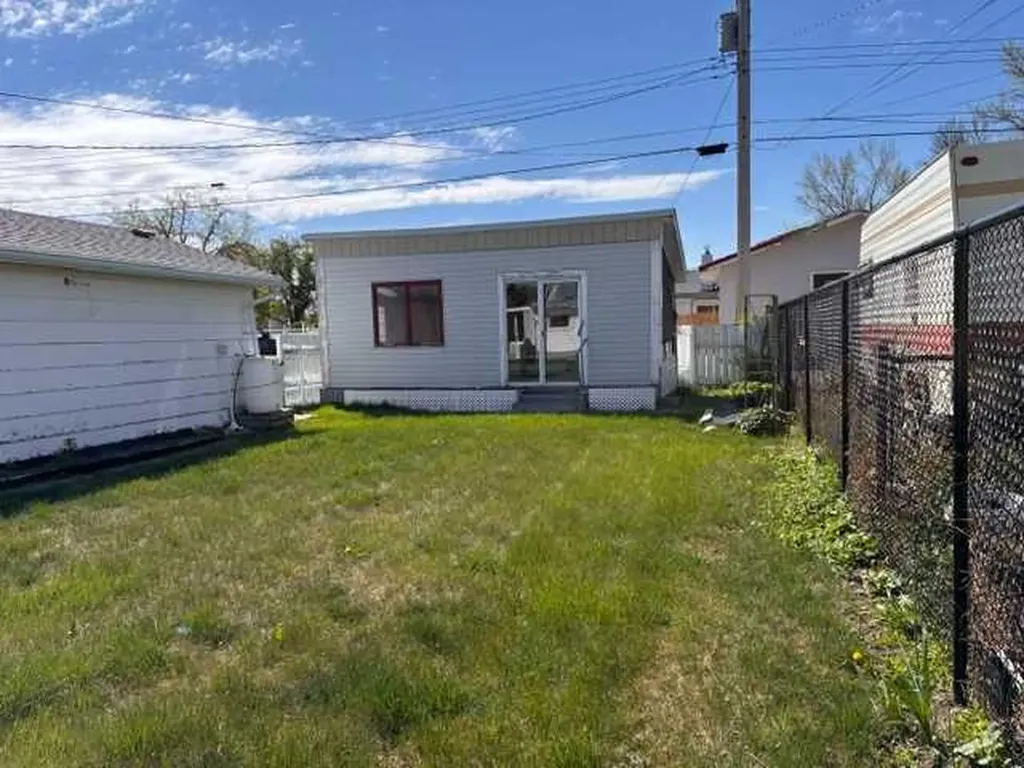 341 50 Avenue W Claresholm AB T0L0T0