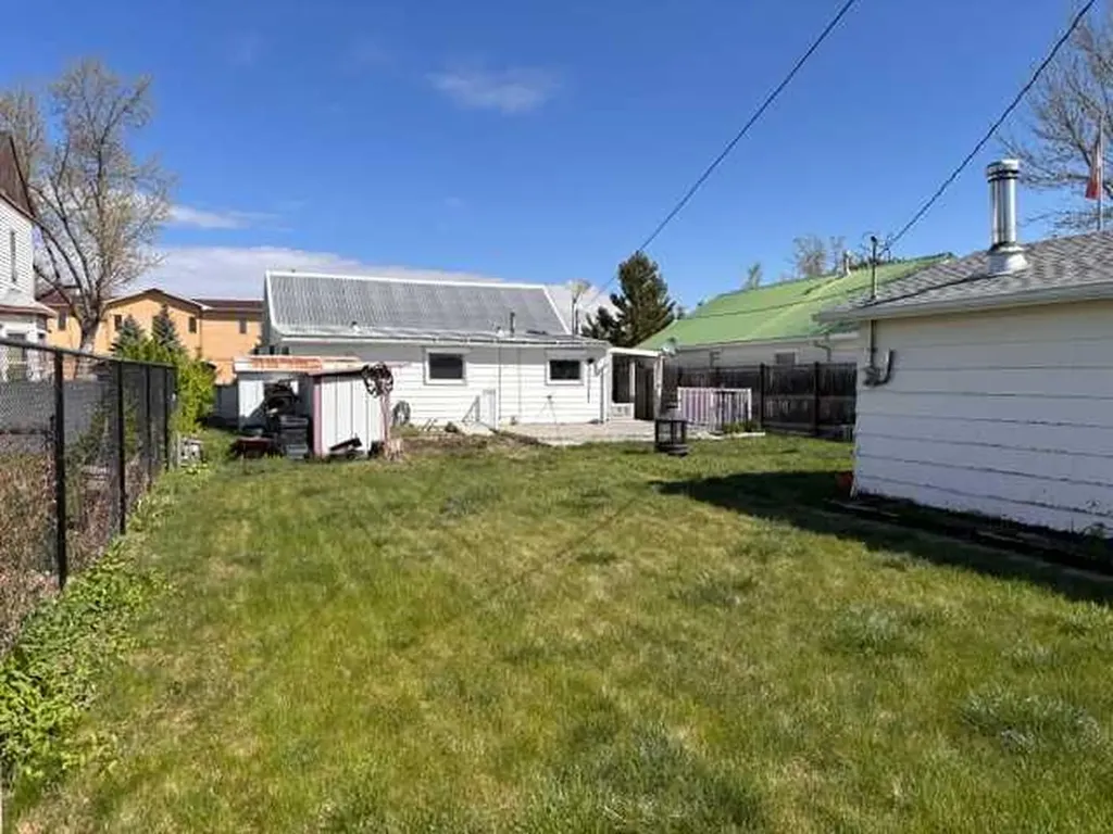 341 50 Avenue W Claresholm AB T0L0T0