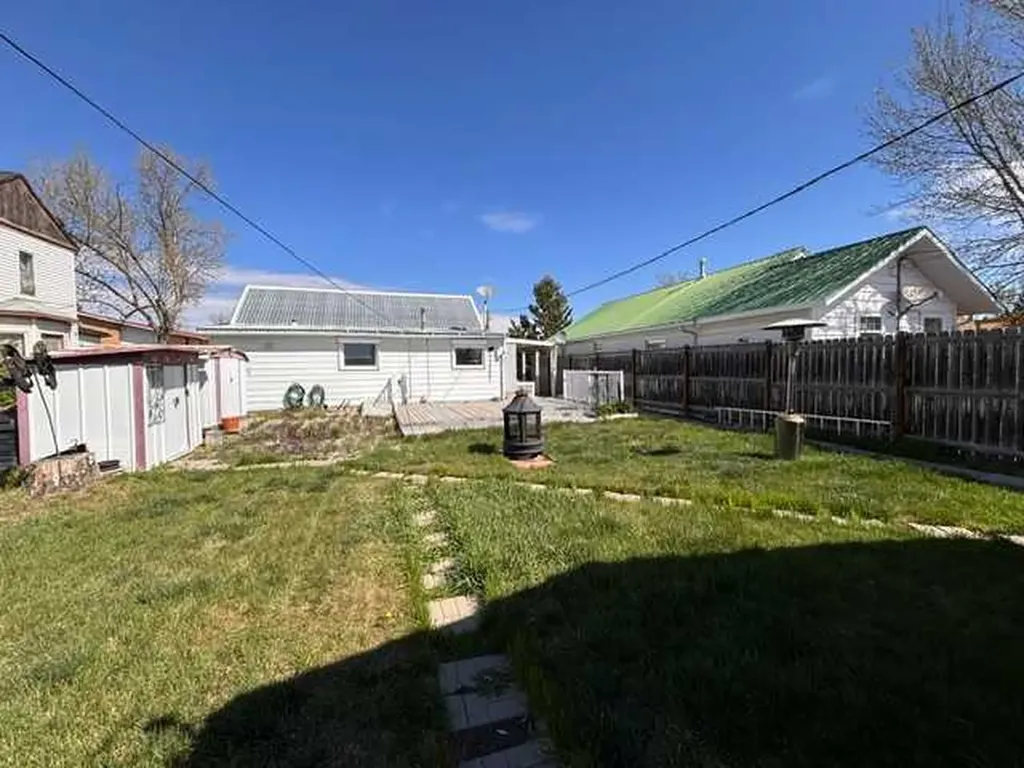 341 50 Avenue W Claresholm AB T0L0T0