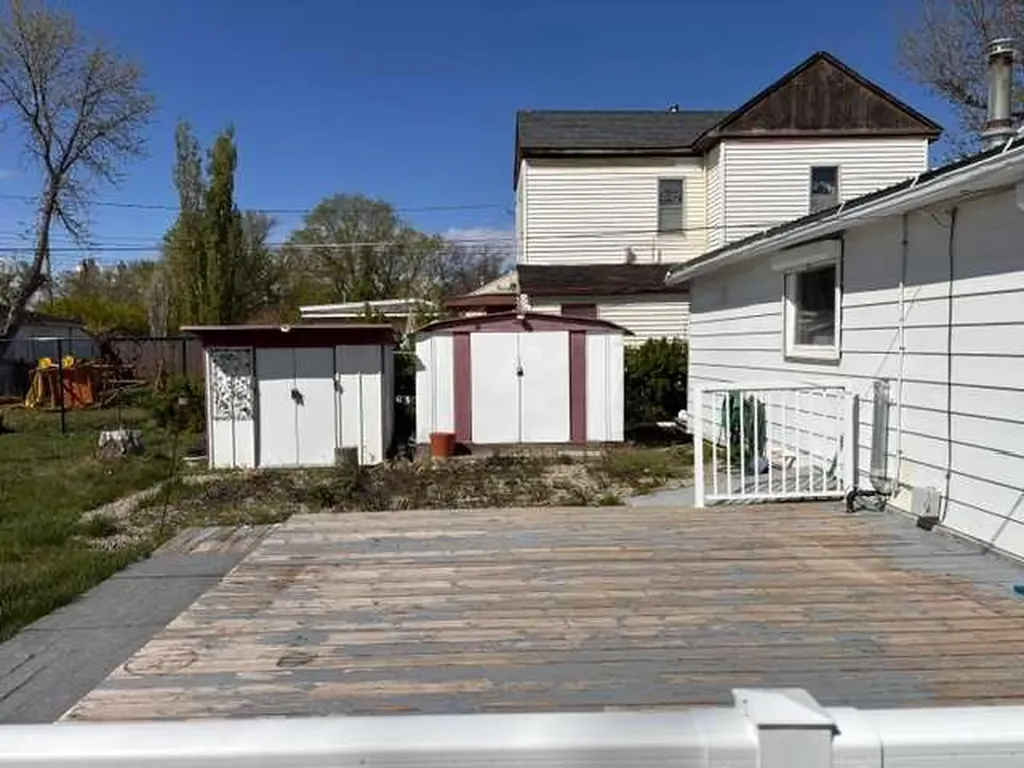 341 50 Avenue W Claresholm AB T0L0T0