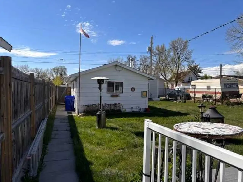 341 50 Avenue W Claresholm AB T0L0T0