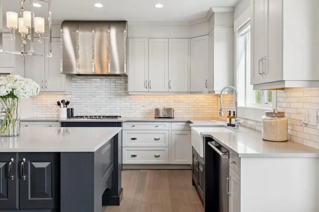 10 Timberline Place SW Calgary AB T3H 0W3