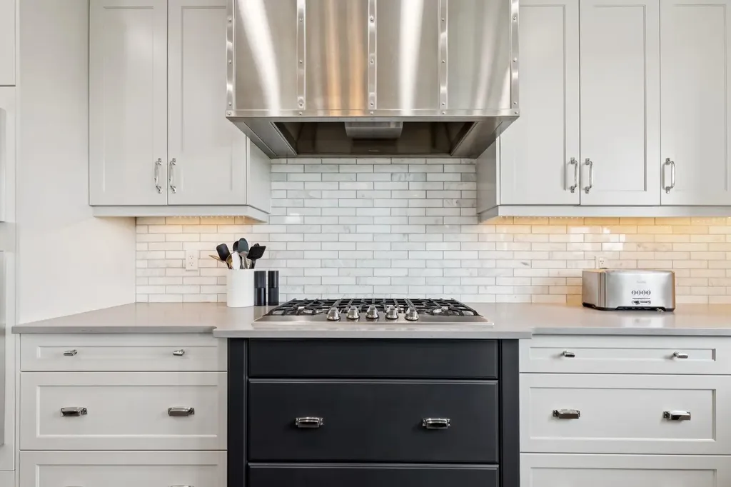 10 Timberline Place SW Calgary AB T3H 0W3