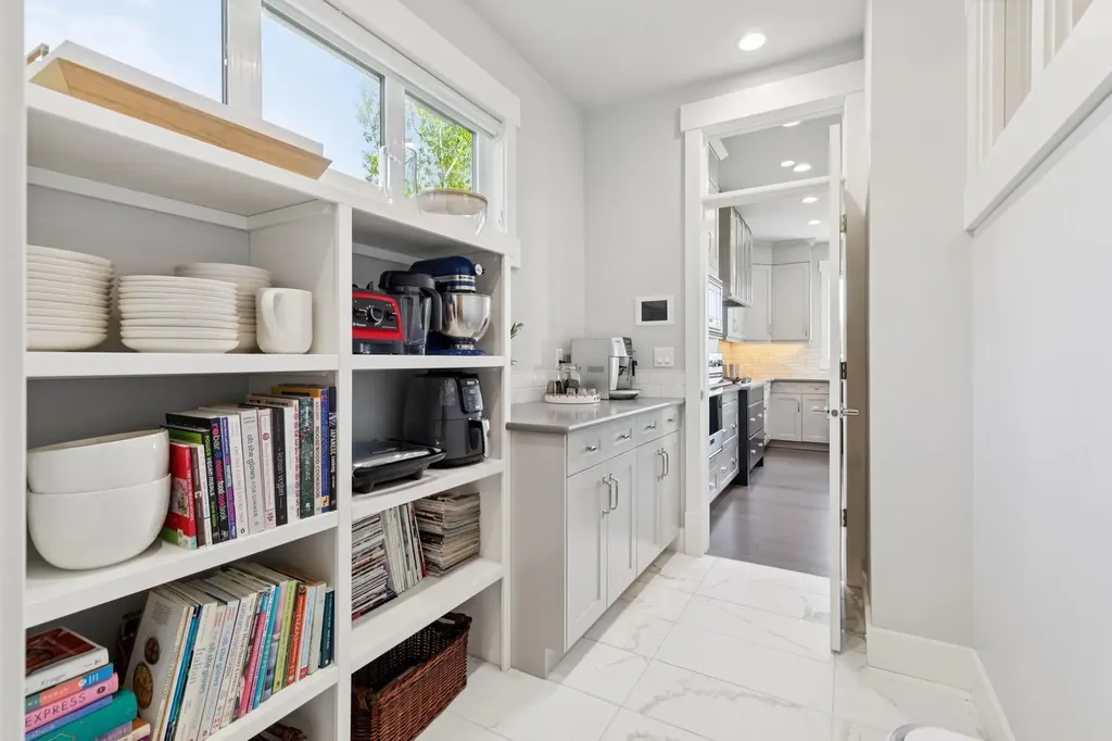 10 Timberline Place SW Calgary AB T3H 0W3