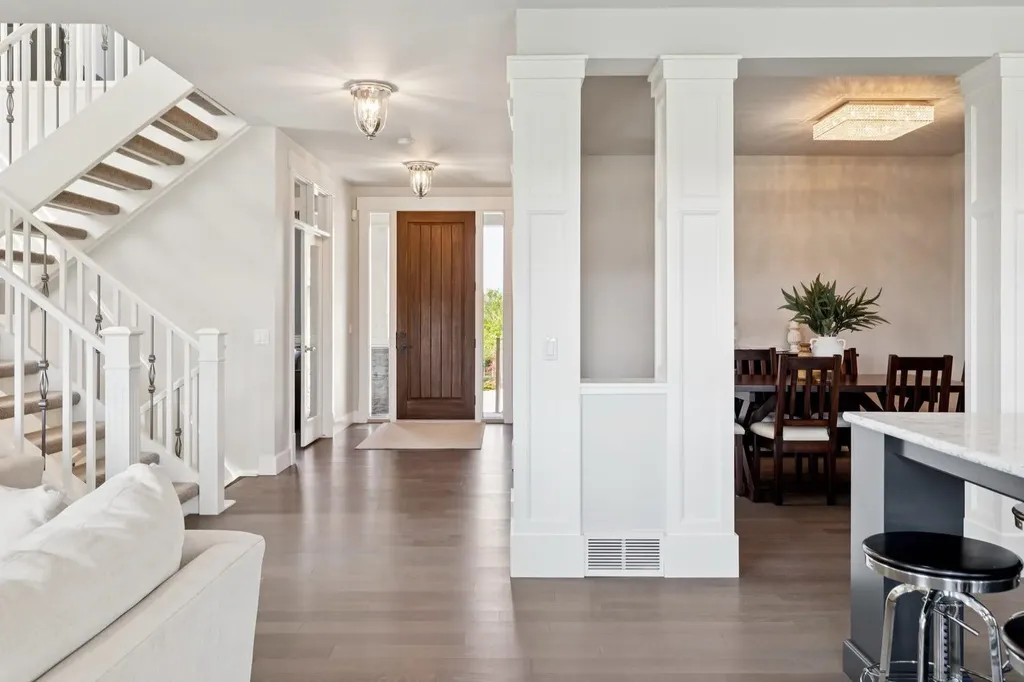 10 Timberline Place SW Calgary AB T3H 0W3