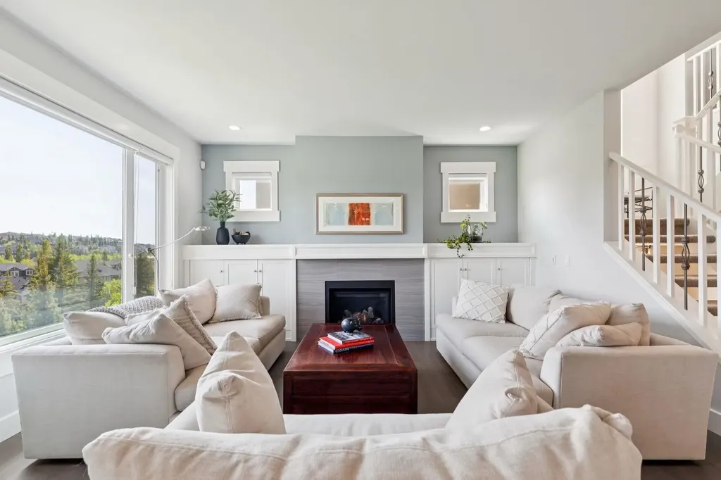 10 Timberline Place SW Calgary AB T3H 0W3