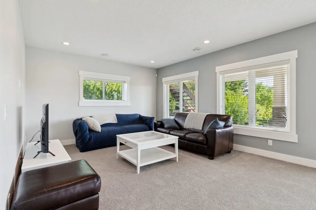 10 Timberline Place SW Calgary AB T3H 0W3
