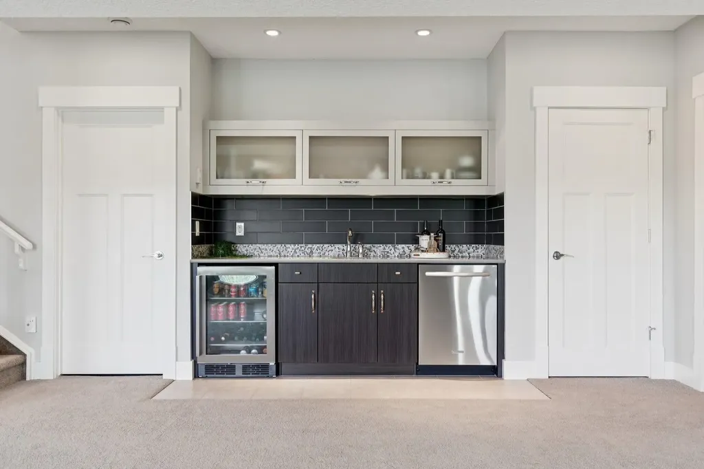 10 Timberline Place SW Calgary AB T3H 0W3
