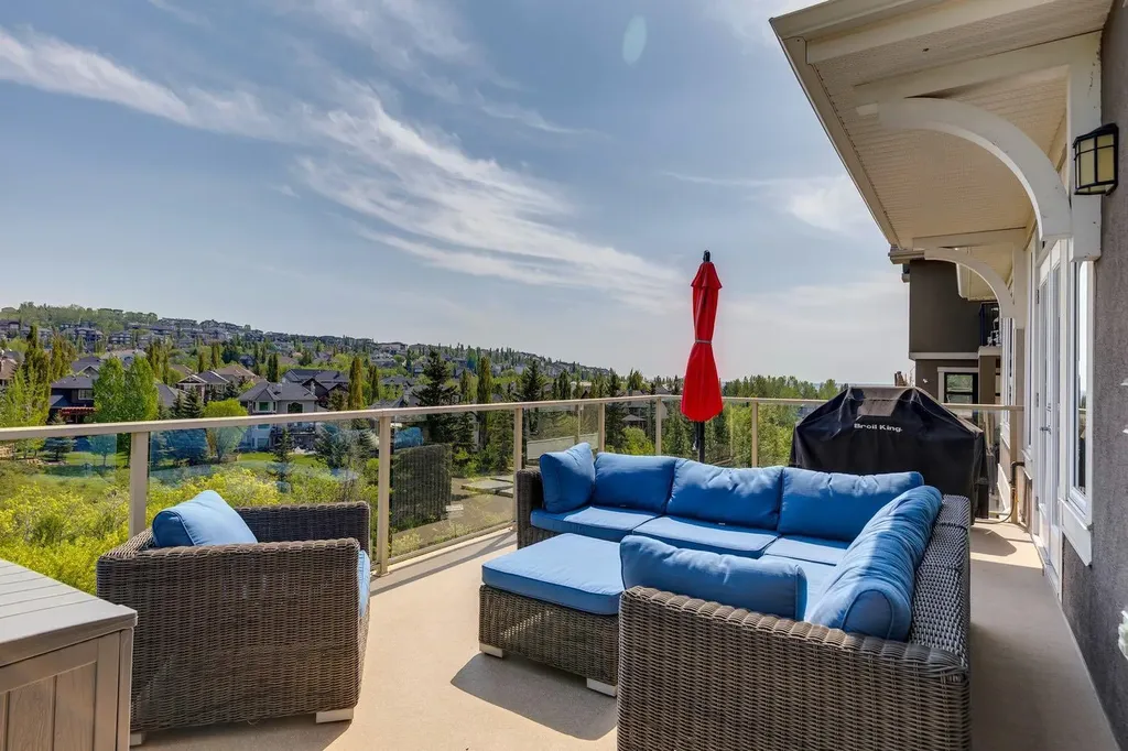 10 Timberline Place SW Calgary AB T3H 0W3