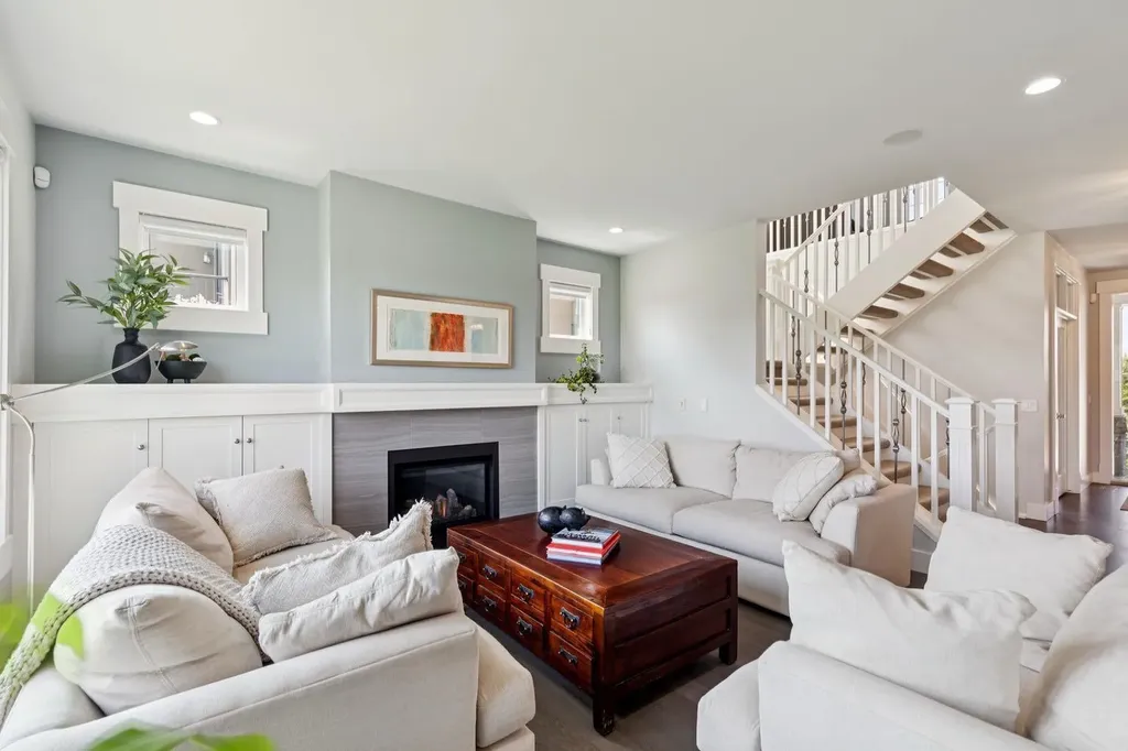 10 Timberline Place SW Calgary AB T3H 0W3