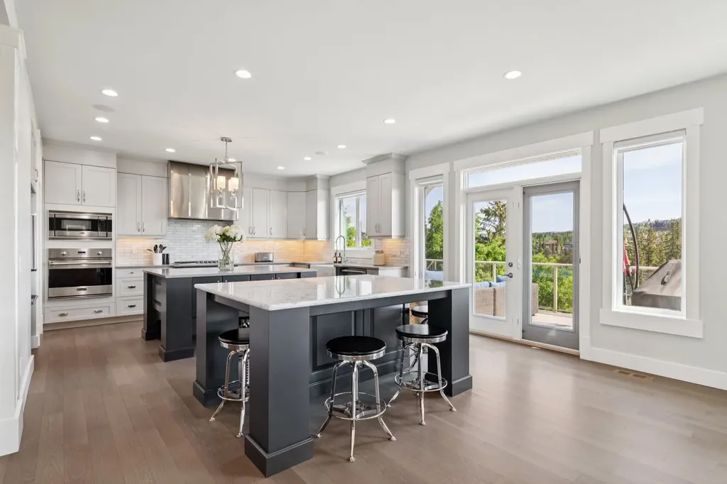 10 Timberline Place SW Calgary AB T3H 0W3