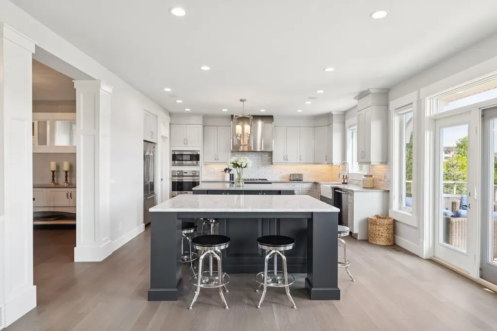 10 Timberline Place SW Calgary AB T3H 0W3