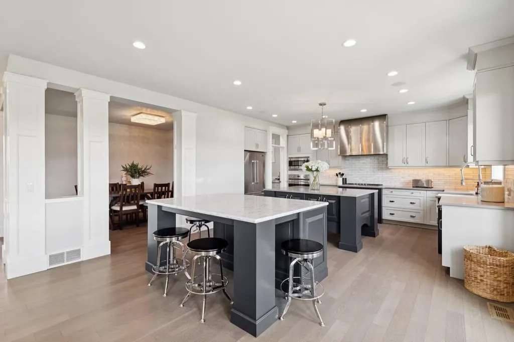 10 Timberline Place SW Calgary AB T3H 0W3